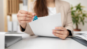 Se cumprindo aviso prévio, o empregado pode ser demitido por justa causa?