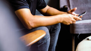 Apostas Online no Ambiente de Trabalho: Como o RH Deve Lidar com o Vício e Proteger a Empresa