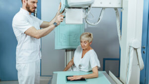 Insalubridade e periculosidade: saiba a diferença e quais direitos cada adicional garante